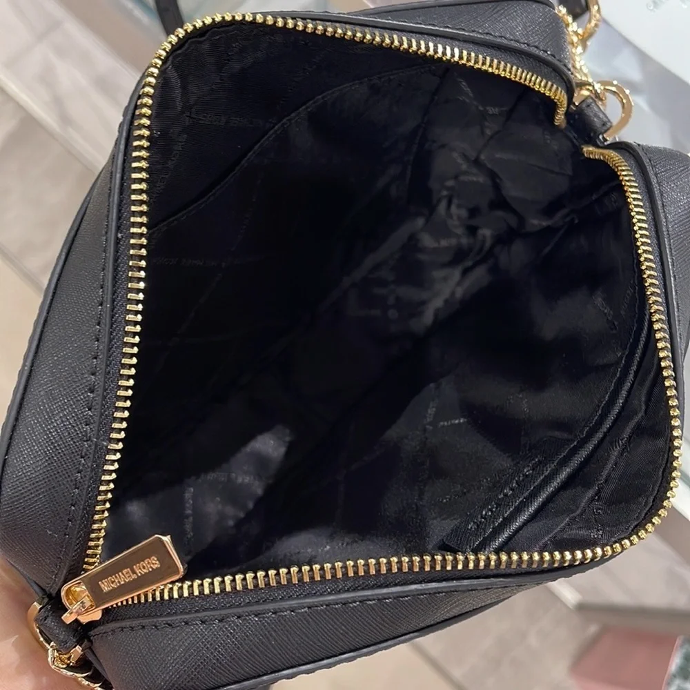 Michael Kors Jet Set Item Large East West Zip Crossbody Leather Black